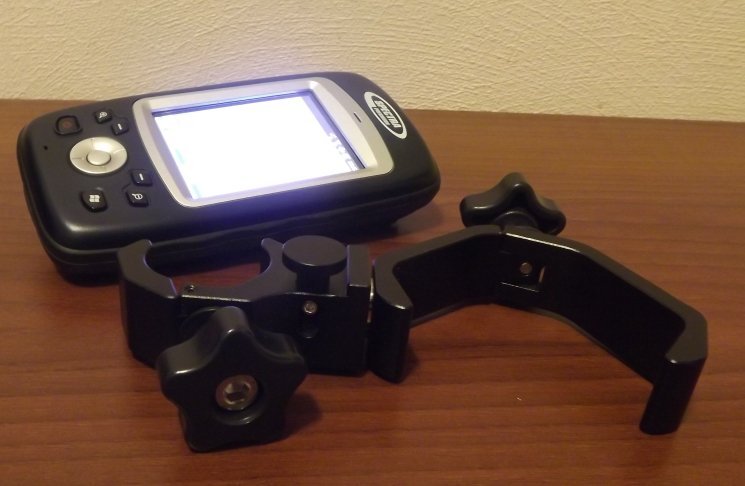 Spectra Mobile Mapper 10 su laikikliu